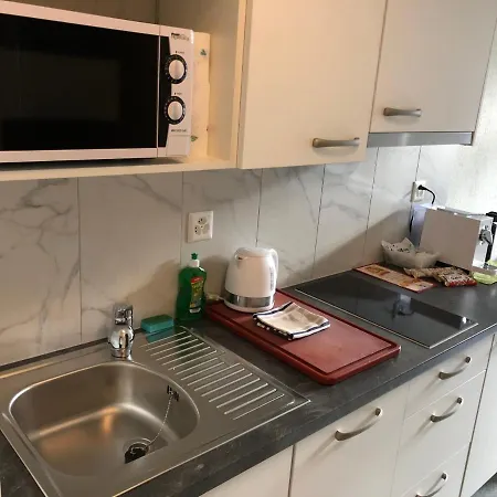 By Mario * אינטרלאקן